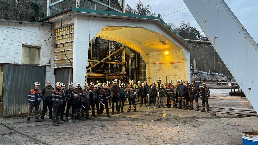 Minuto de silencio en los pozos: los mineros asturianos se suman al dolor por la muerte de tres geólogos en la explotación de Suria