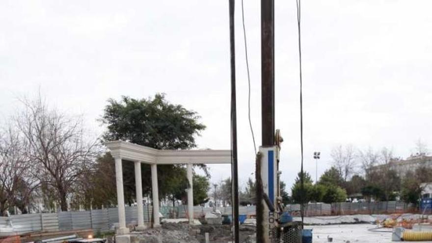 Obras de construcción del aparcamiento del Parque Huelin.