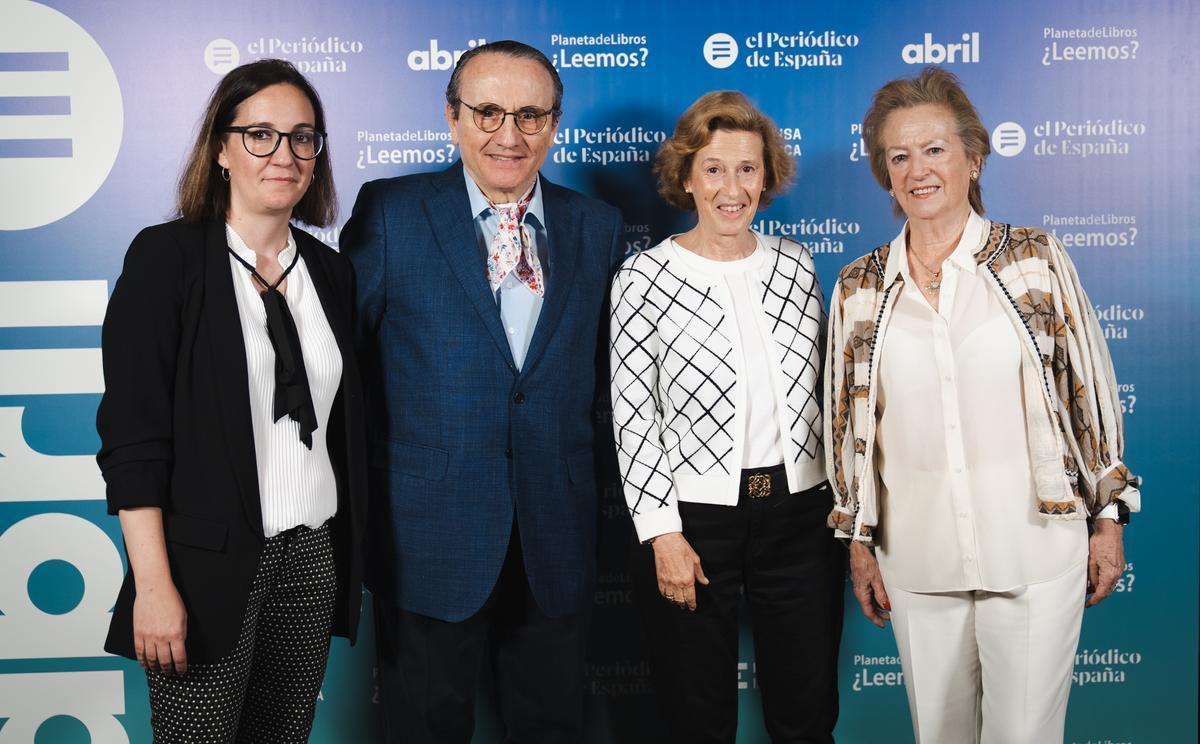 De izquierda a derecha: Gemma Robles, directora de El Periodico de España, Javier Moll, presidente de Prensa Iberica, Julia Navarro, escritora y Arantza Sarasola, vicepresidenta de Prensa Iberica.