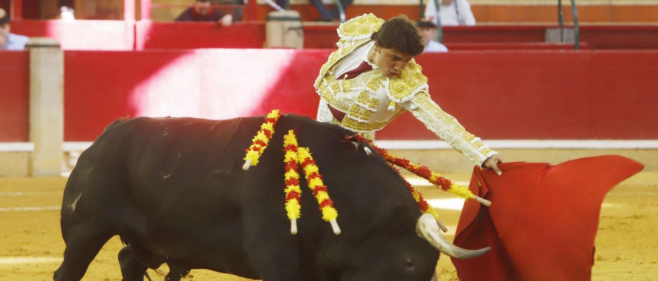 El aragonés Jorge Isiegas en la corrida celebrada este domingo.