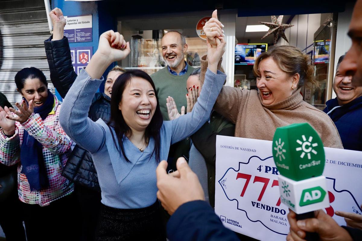 MLG 22-12-2024.- Ana Cuevas propietaria de la administración 51445 donde ha dado el cuarto premio de la lotería de Navidad