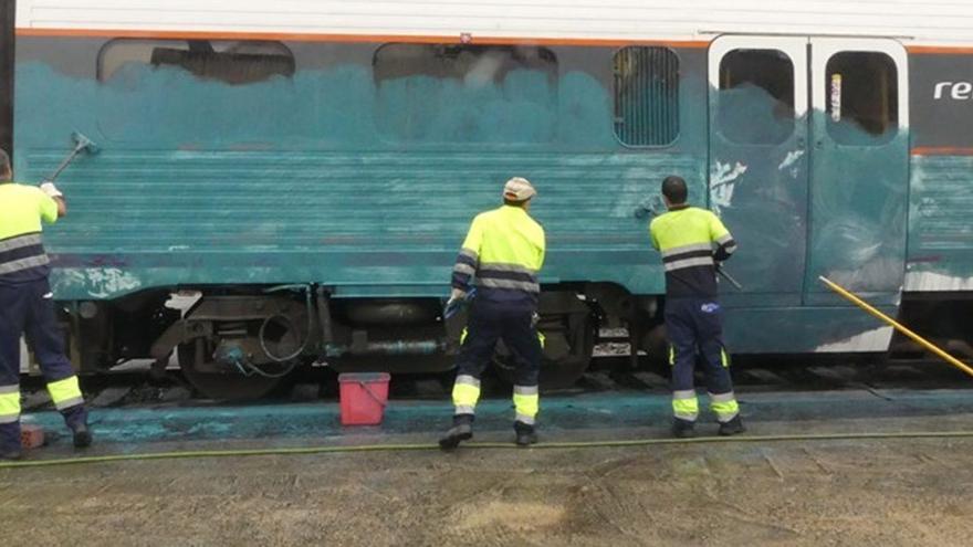 Tres detenidos tras meses de investigación policial por daños con pintadas en trenes en Ourense