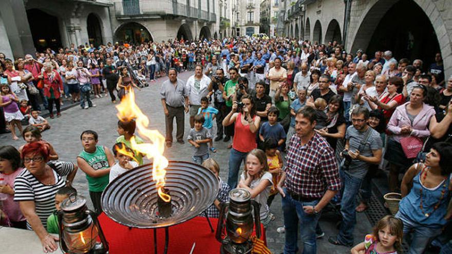 La Flama del Canigó, a la seva arribada a la ciutat de Girona.