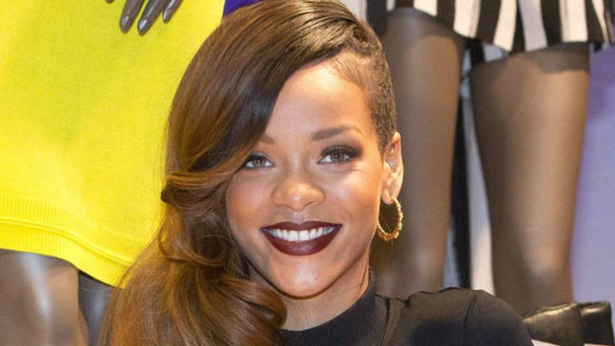 Rihanna marca tendencia con su estilo.