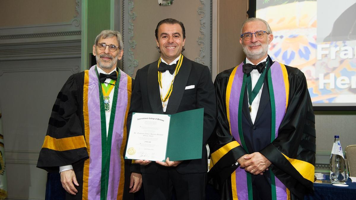 Francisco Javier Herrera Briones es el primer malagueño que ingresa en el Colegio Internacional de Dentistas.