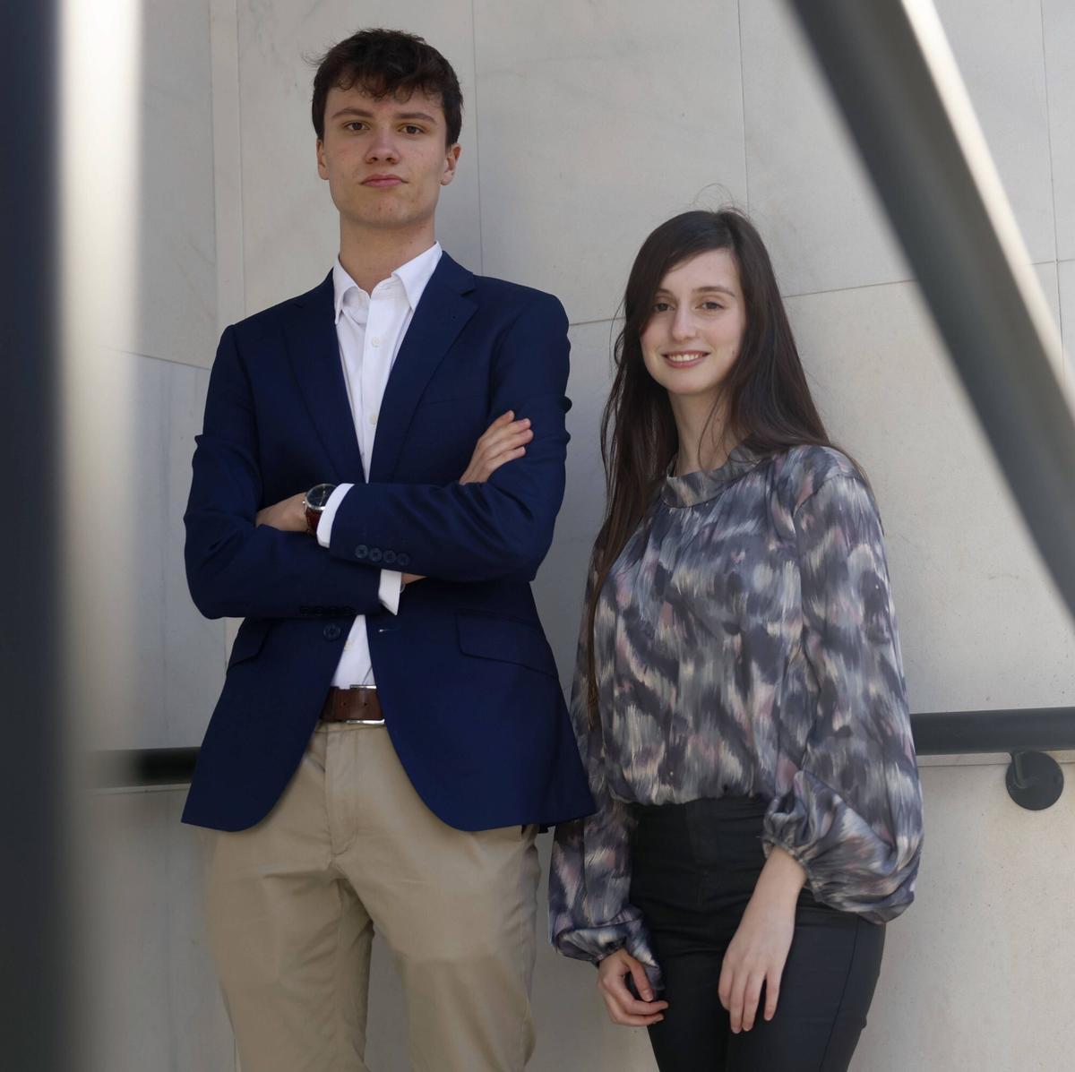 Pelayo Cases y Marina Dáder, presidente y vicepresidenta de "Habla Juventud".