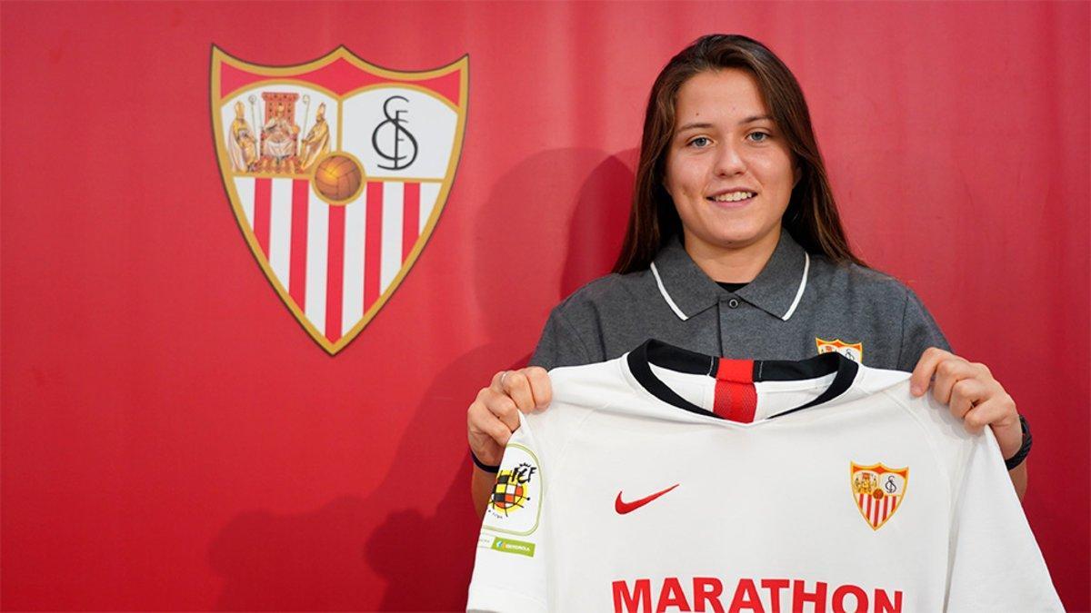 Claudia Pina, en su presentación con el Sevilla