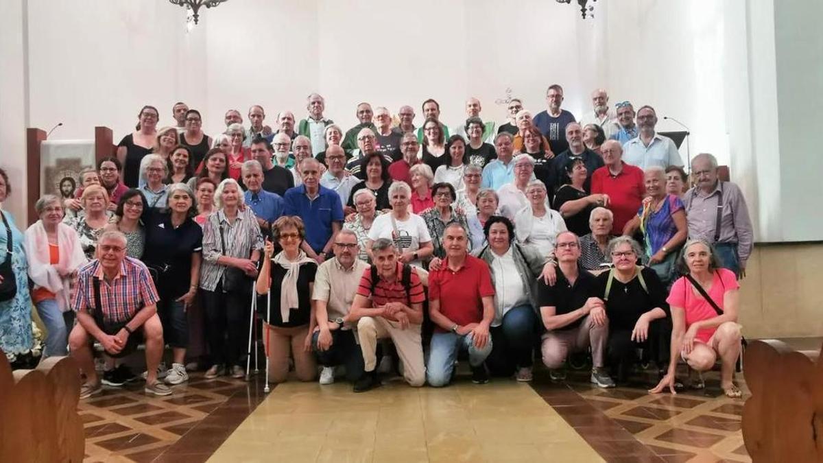 Foto de familia de los participantes en el encuentro nacional de pastorales de sordos y sordociegos en Oviedo.