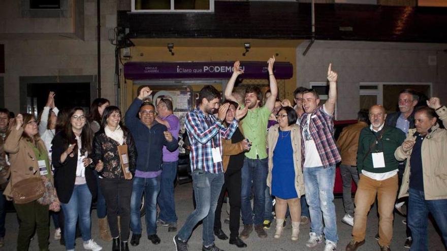 Integrantes y simpatizantes de Somos, el pasado domingo, celebrando el resultado obtenido.