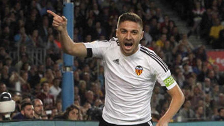 Siqueira celebra su gol ante el Barcelona.