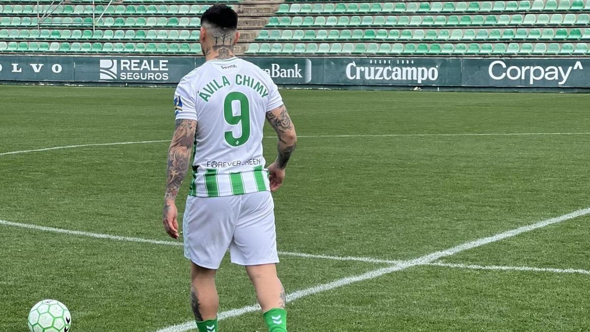 Chimy Ávila en su presentación con el Real Betis presenta un cambio en su nombre