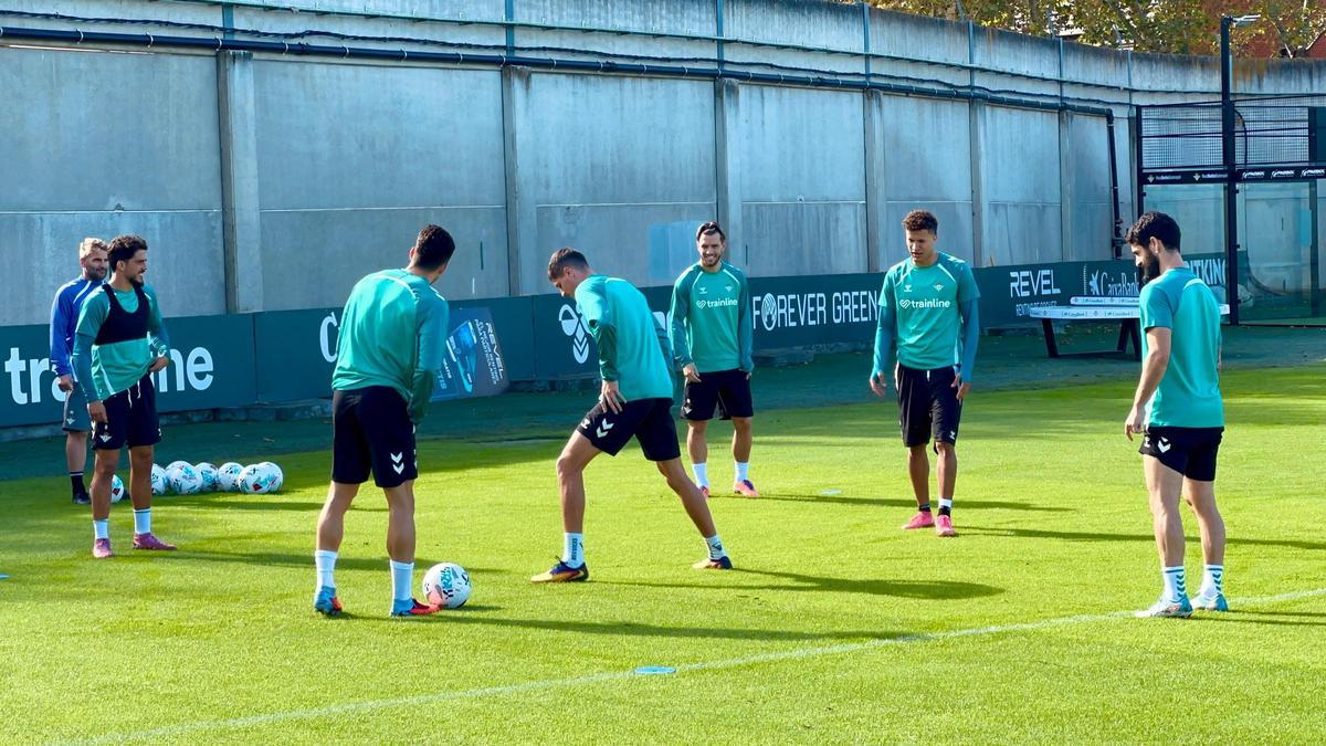 Isco, Roca, Fornals, Altimira, Deossa y Lo Celso en un entrenamiento del Betis