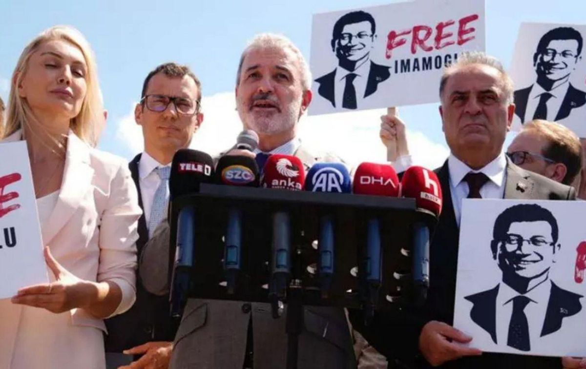 L’alcalde d’Istanbul agraeix a Collboni la visita a la presó L’alcalde d’Istanbul agraeix a Collboni la visita a la presó