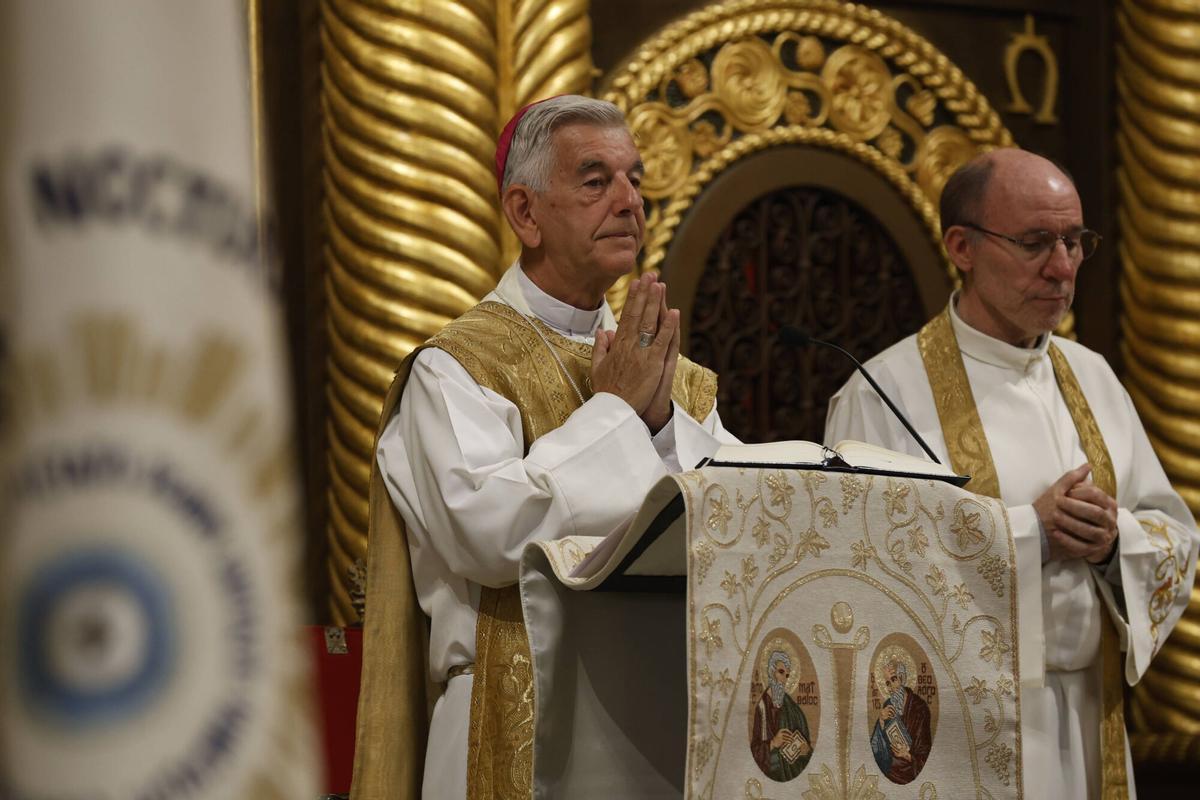 EN IMÁGENES: El Corpus Christi de Somió luce en todo su esplendor con una misa y procesión oficiada por Kike Figaredo: "Estamos muy contentos de que nos acompañe EN IMÁGENES: El Corpus Christi de Somió luce en todo su esplendor con una misa y procesión oficiada por Kike Figaredo: "Estamos muy contentos de que nos acompañe
