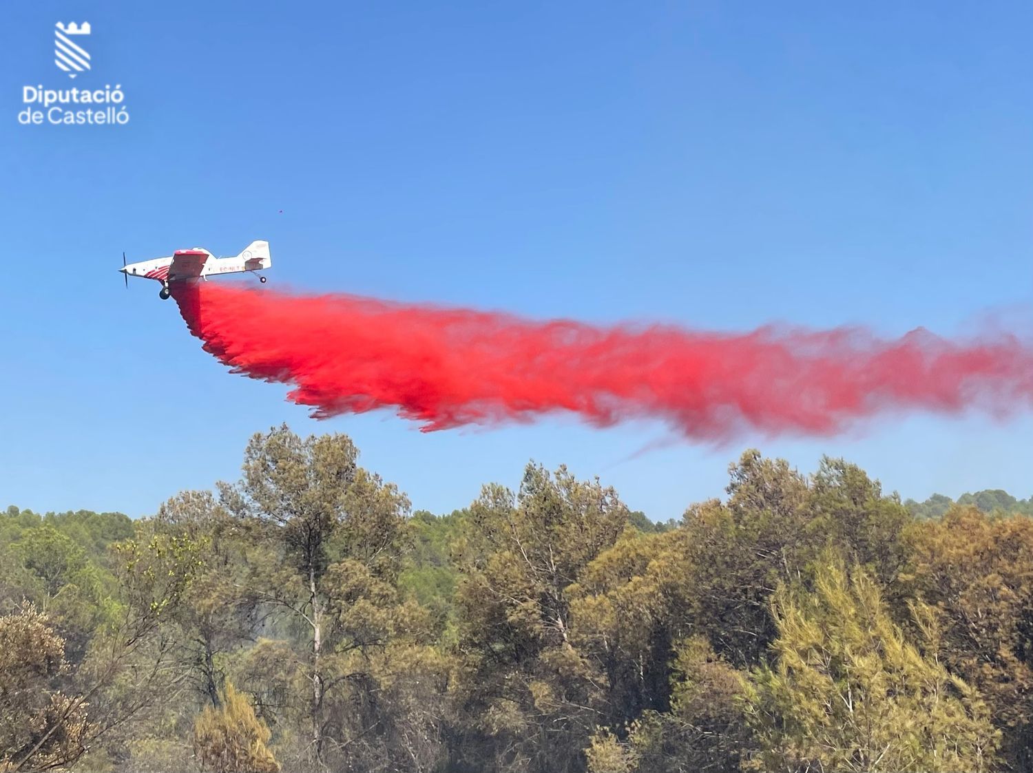 Lucha contra el incendio en el pantano de Sitjar, en Onda