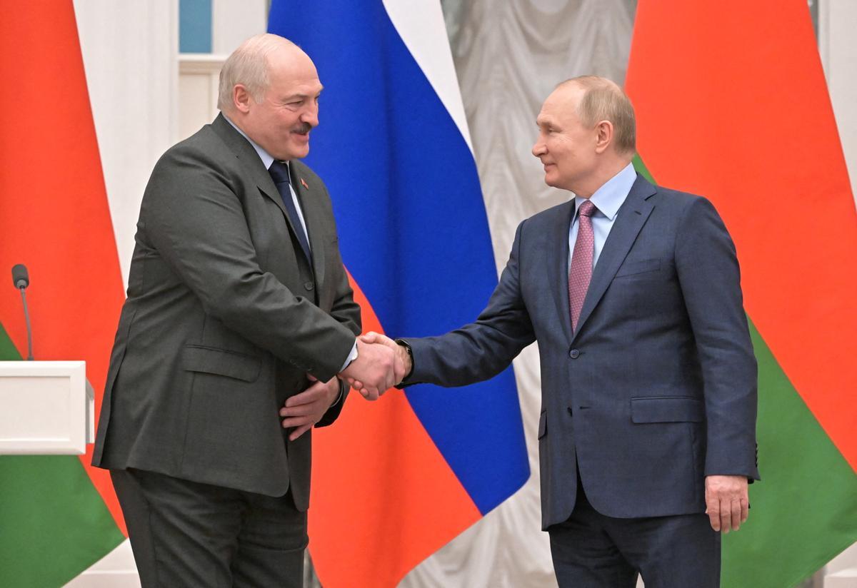 El presidente de Rusia, Vladimir Putin y el presidente de Bielorrusia, Alexander Lukashenko, el 18 de febrero de 2022.