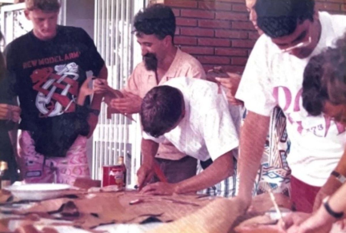 Os voluntarios traballaron con
futuros membros de
Amigos dos Pendellos. | // CEDIDA