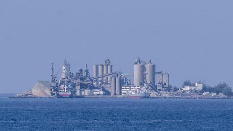 La Justicia avala a la cementera y frena el desmantelamiento del puerto de Santa Águeda en San Bartolomé de Tirajana