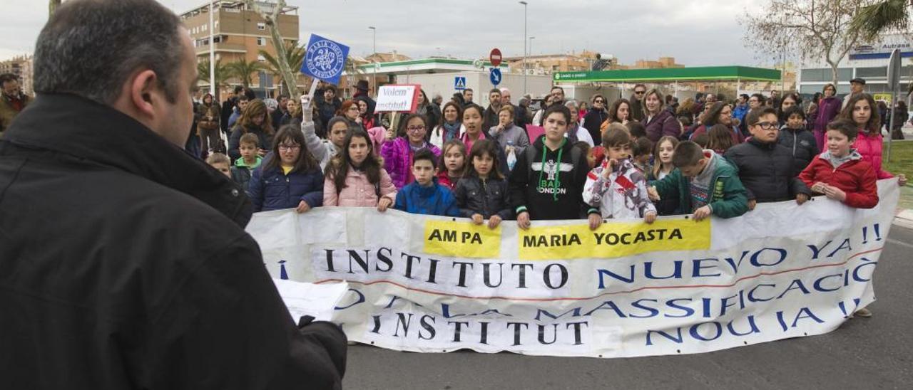 Protesta realizada hace años para reclamar el nuevo IES del Port.