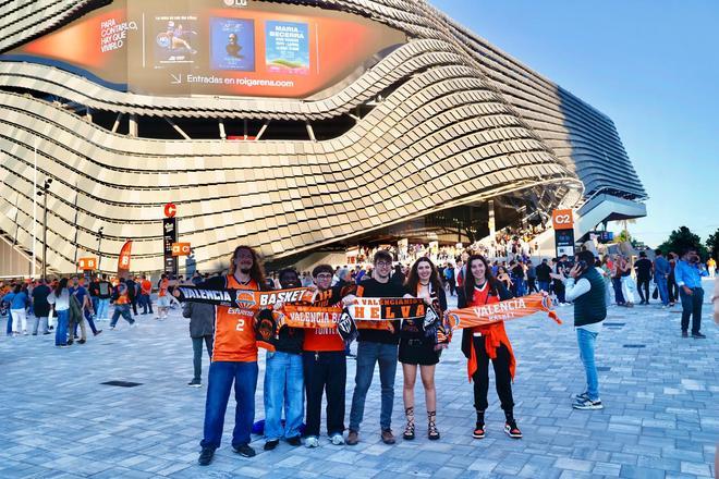 Ambientazo previo al partido entre el Valencia Basket- Panathinaikos