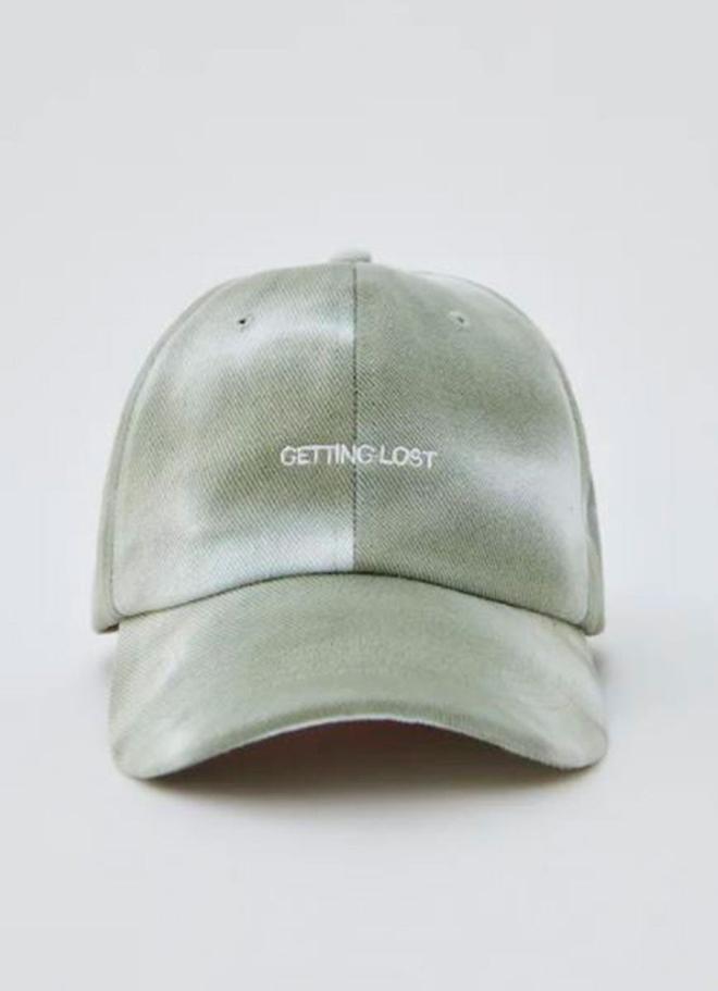 Gorra desteñida de Pull&amp;Bear (precio: 9,99 euros)