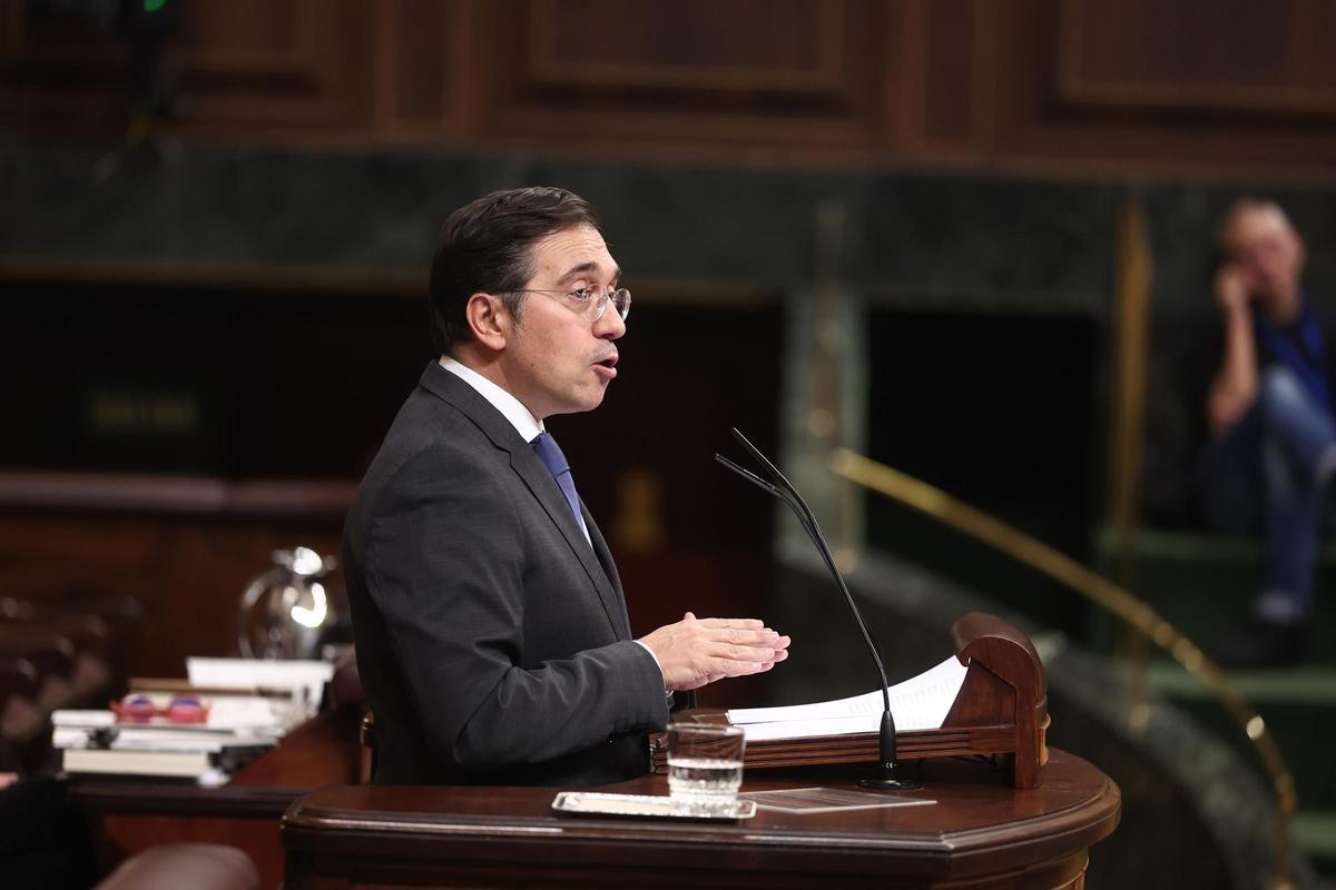 Archivo - El ministro de Asuntos Exteriores, Cooperación y Unión Europea, José Manuel Albares, interviene durante una sesión de control al Gobierno, en el Congreso de los Diputados