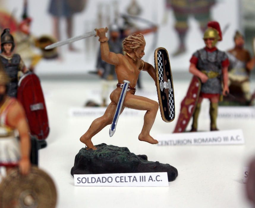 El Archivo Municipal acoge una muestra de soldados realizados por prestigiosos miniaturistas que podrá visitarse hasta el 8 de enero.