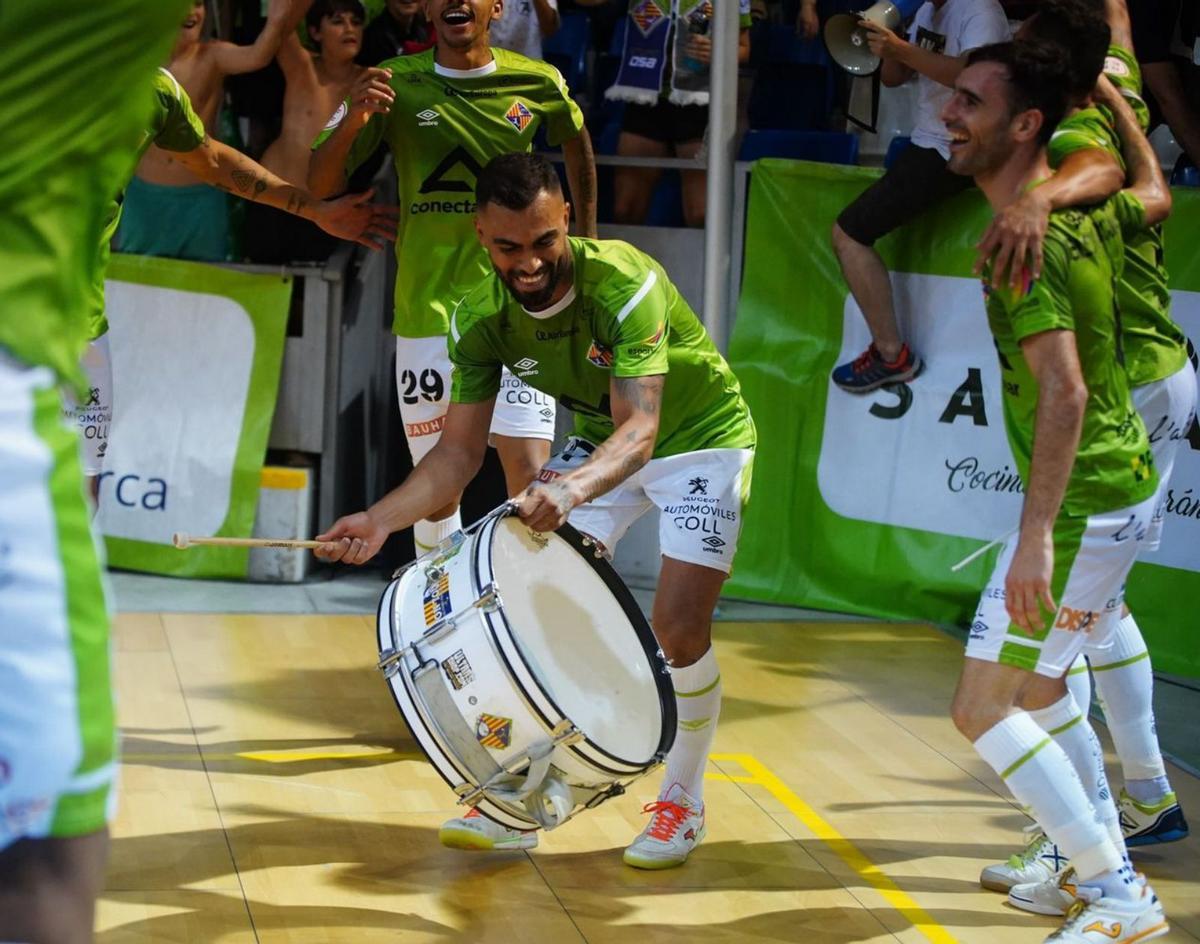 In der Halle von Son Moix sind die Futsaler oft in Feierlaune.  | FOTO: DM