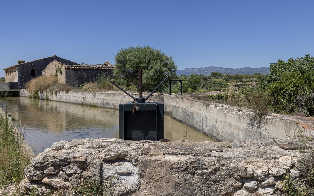 Compuerta de gestión del agua. Molí de Canet.