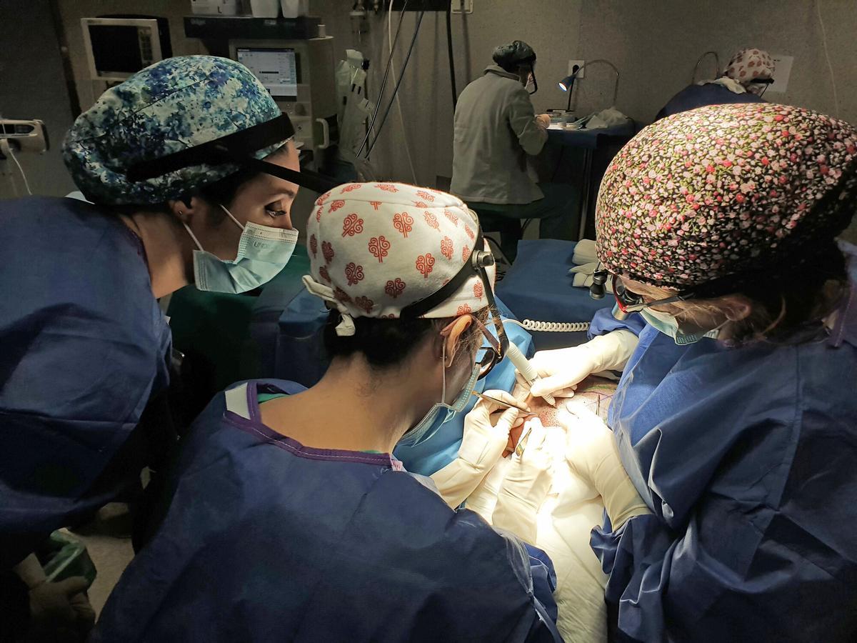 Operación de Dermatología en Povisa.