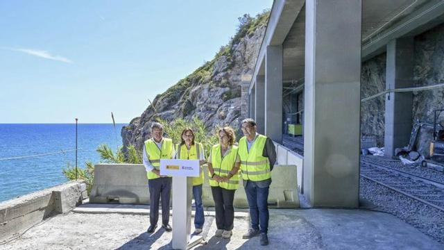 José Antonio Santano i Sílvia Paneque, als túnels del Garraf, ahir . | GOVERN / EUROPA PRESS