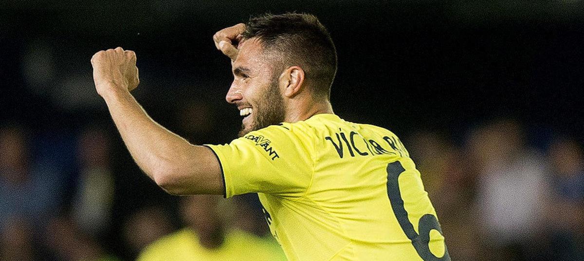 Víctor Ruiz celebra un gol con el Villarreal.