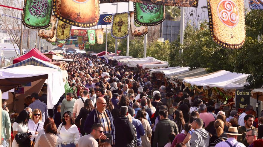 El mercado íbero-romano afronta su última jornada en un recinto en el que &quot;no cabe ni un alfiler&quot;