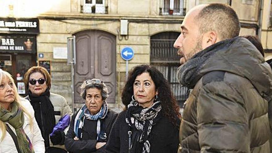 Marc Aloy ahir fent de guia en la visita per les obres al Barri Antic