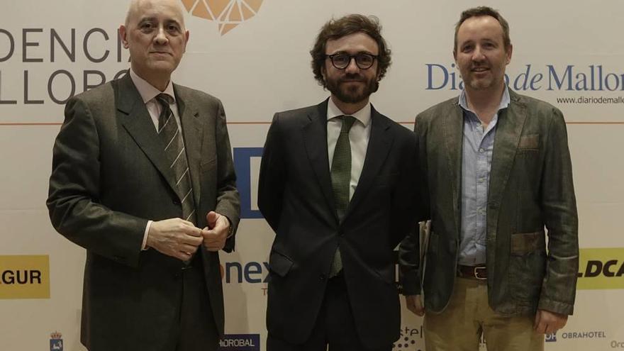 Pedro Pablo Alonso, Aitor Moll y Pere Muñoz, director de ATB.