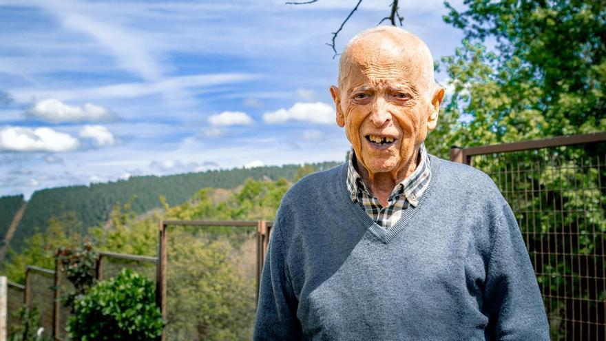 El ourensano Juan Bouzo cumple 104 años: así fue su vida y los secretos de su longevidad
