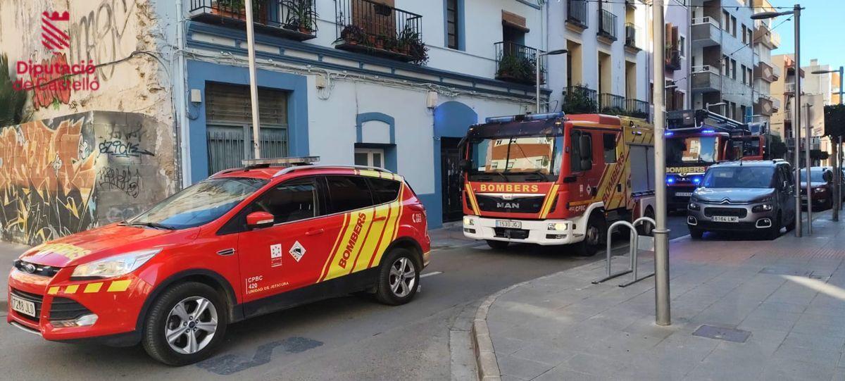 Grúa para recolocar el tendido eléctrico.