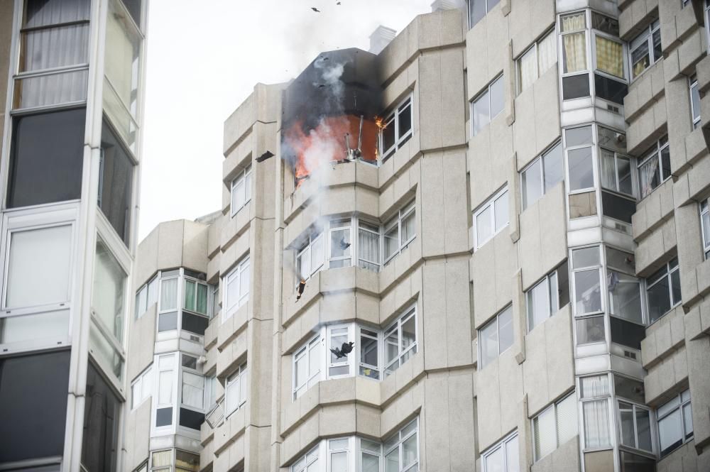 El fuego se generó en el décimo piso del número 7 de la calle Ría do Burgo y no hay heridos