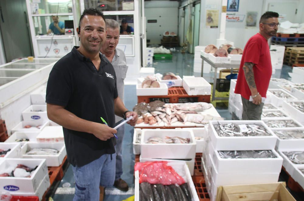 Así es un día de trabajo en la pescadería de Mercamálaga