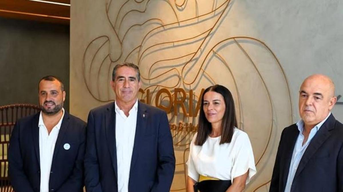 En la foto de izquierda a derecha: Alberto Gutiérrez Pozuelo, Presidente &amp; Fundador de Autims Friendly Club, Francisco Candil, Viceconsejero de Bienestar Social, Sonia Martinez Alcalá, Directora de RRHH de GT&amp;H, José Maria Mañaricua CEO de GT&amp;H.