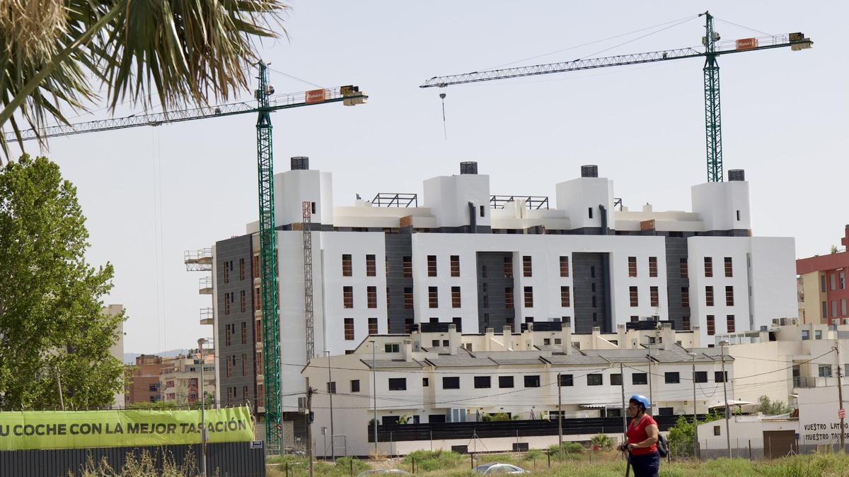 Bloque de viviendas en construcción en la zona de Churra.