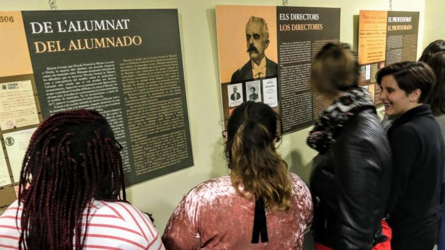 Inauguración de la primera actividad cultural del centro.