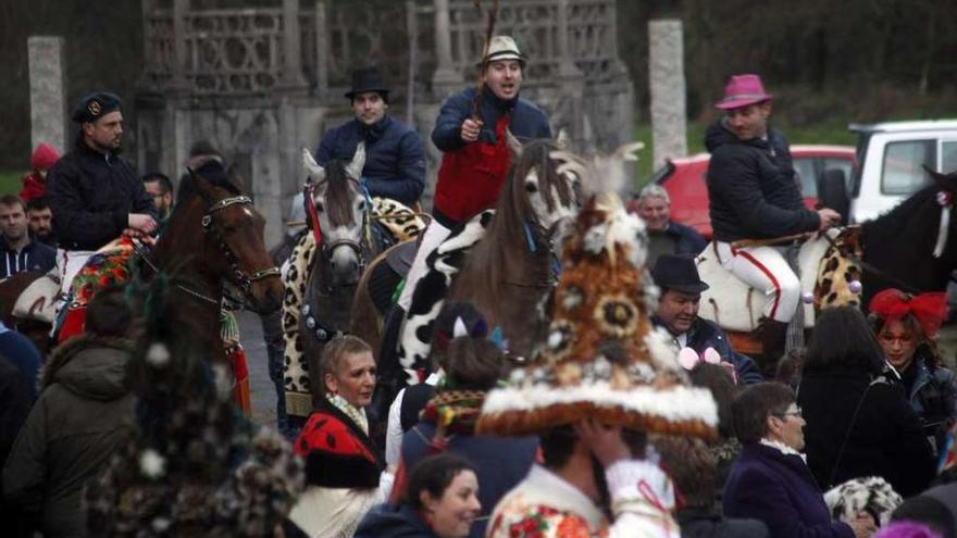 Santeles celebró ayer un Carnaval tradicional. // Bernabé/Luismy