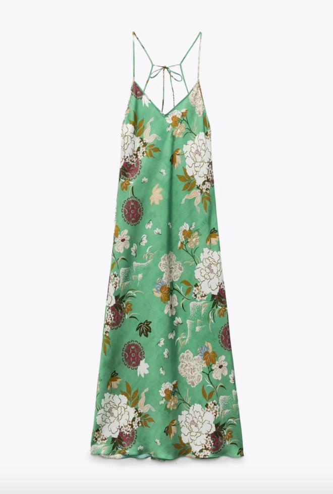 Vestido largo satinado con estampado de flores, de Zara