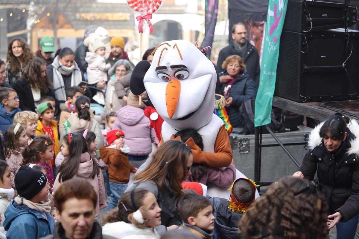 Los niños de Cáceres celebran el año nuevo con música y gominolas en lugar de uvas Los niños de Cáceres celebran el año nuevo con música y gominolas en lugar de uvas