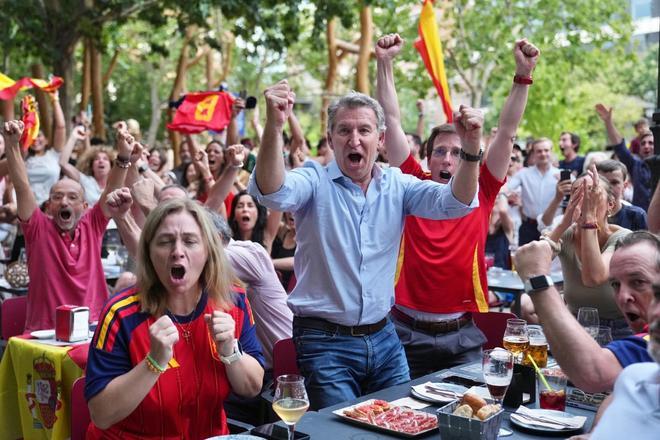 Feijóo da por hecho que Argentina será la rival de España en la final del Mundial y Sánchez vaticina que "la segunda estrella está al caer"