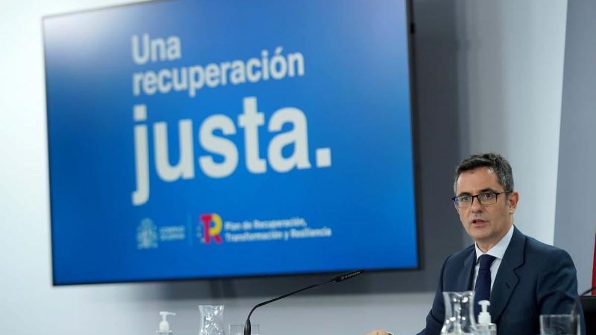 El titular de la Presidencia, Félix Bolaños, durante la rueda de prensa posterior a la reunión del Consejo de Ministros, el pasado 5 de octubre de 2021 en la Moncloa.