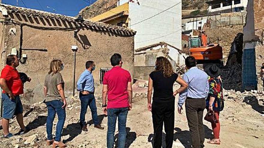 El alcalde visita el inicio de las obras en la iglesia de Santa María.