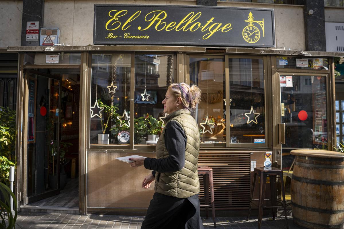 Bar El Rellotge, junto al Camp Nou.