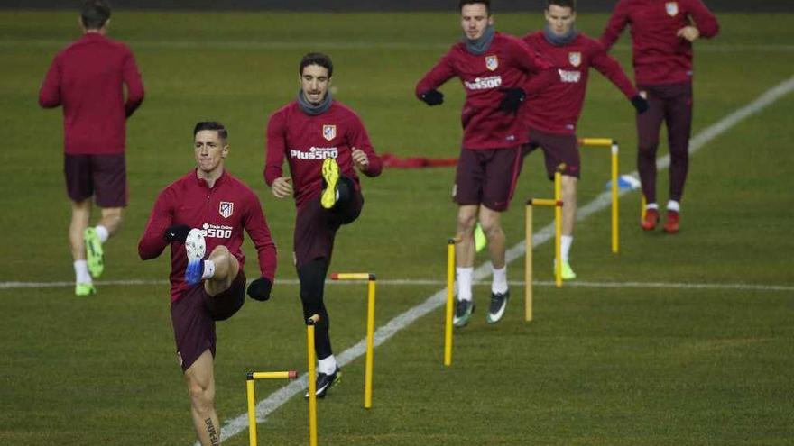 Los jugadores del Atlético de Madrid, durante el entrenamiento de ayer. // Efe